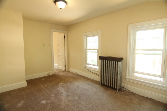 Building Photo - 266 Manatawny St