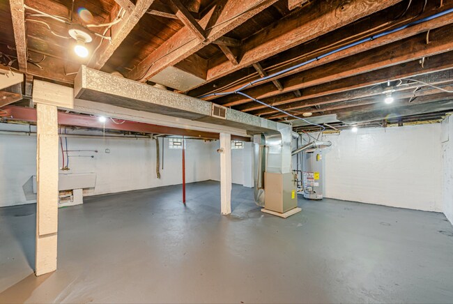 Building Photo - Beautiful 3 bedroom home in Aliquippa available August 1!