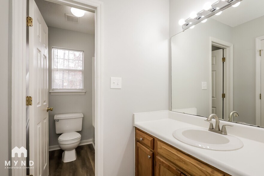 Building Photo - 710 Greyson Dr
