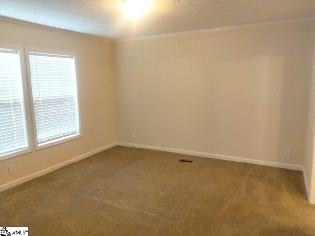 Building Photo - 5 Charles St