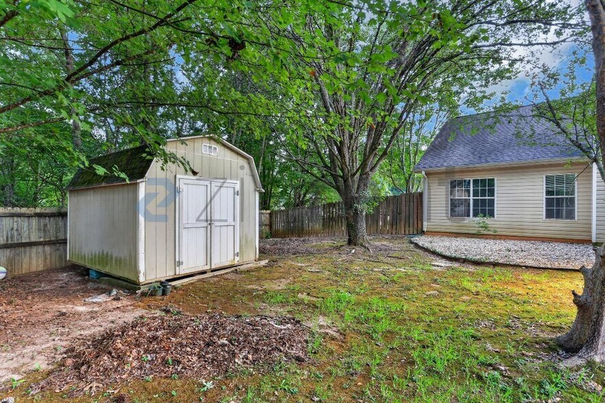 Building Photo - Unit