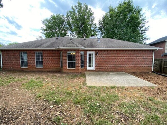 Building Photo - Beautiful Brick Home in Mt Juliet - Pet Fr...