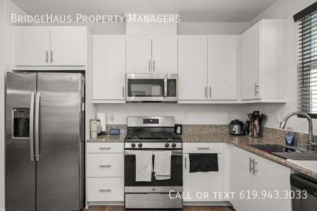 Building Photo - 5480 Seacliff Pl