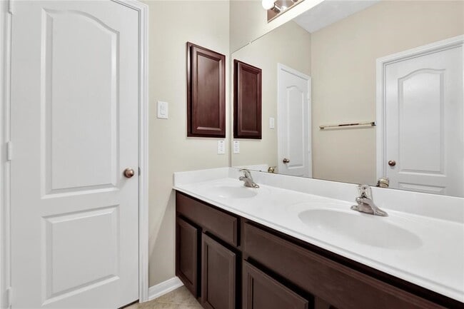 Building Photo - 1807 Brighton Brook Ln