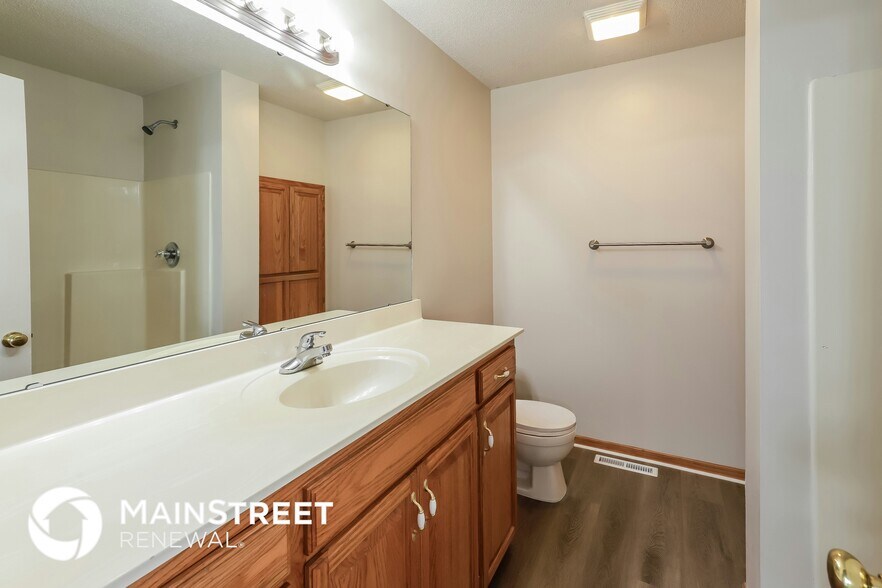 Building Photo - 309 SW Creek Ridge Drive .