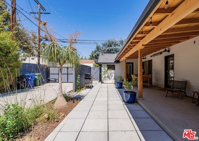 Building Photo - 619 California Ave