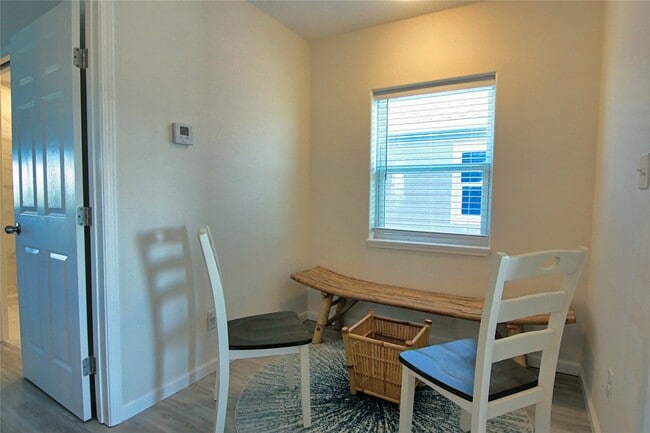 Building Photo - 14146 Miramar Dr