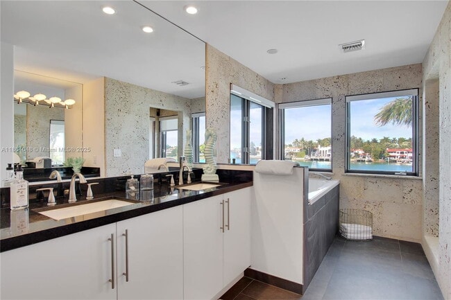 Building Photo - 257 N Coconut Ln