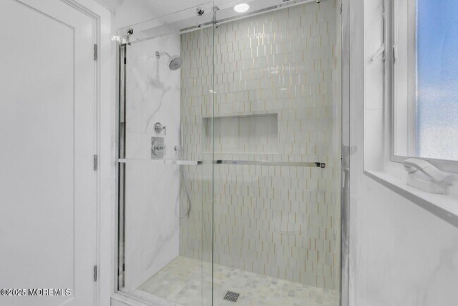 Building Photo - 1 Robin Dr