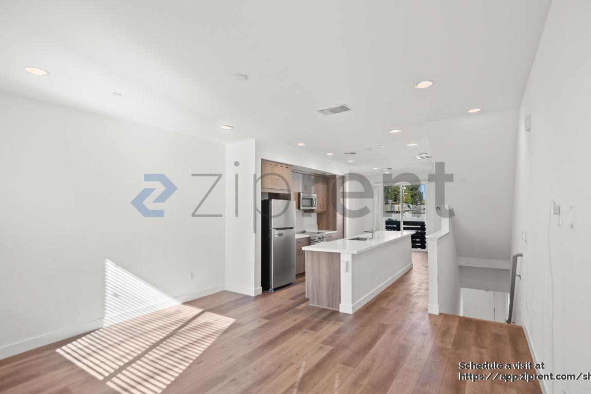 Building Photo - 985 24th St