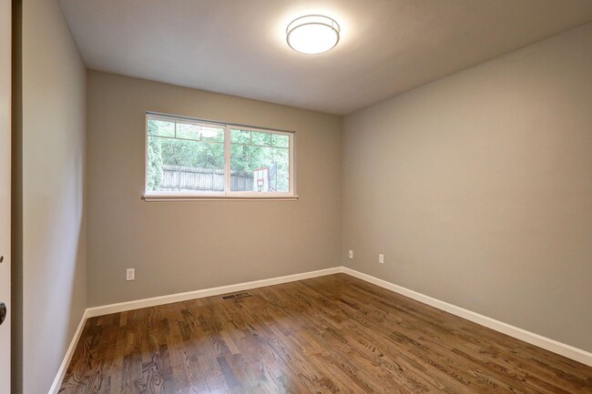 Building Photo - Beautiful 4bd, 2.5ba Home by Marymoor Park...
