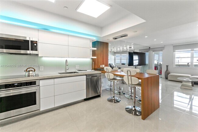 Building Photo - 100 Lincoln Rd