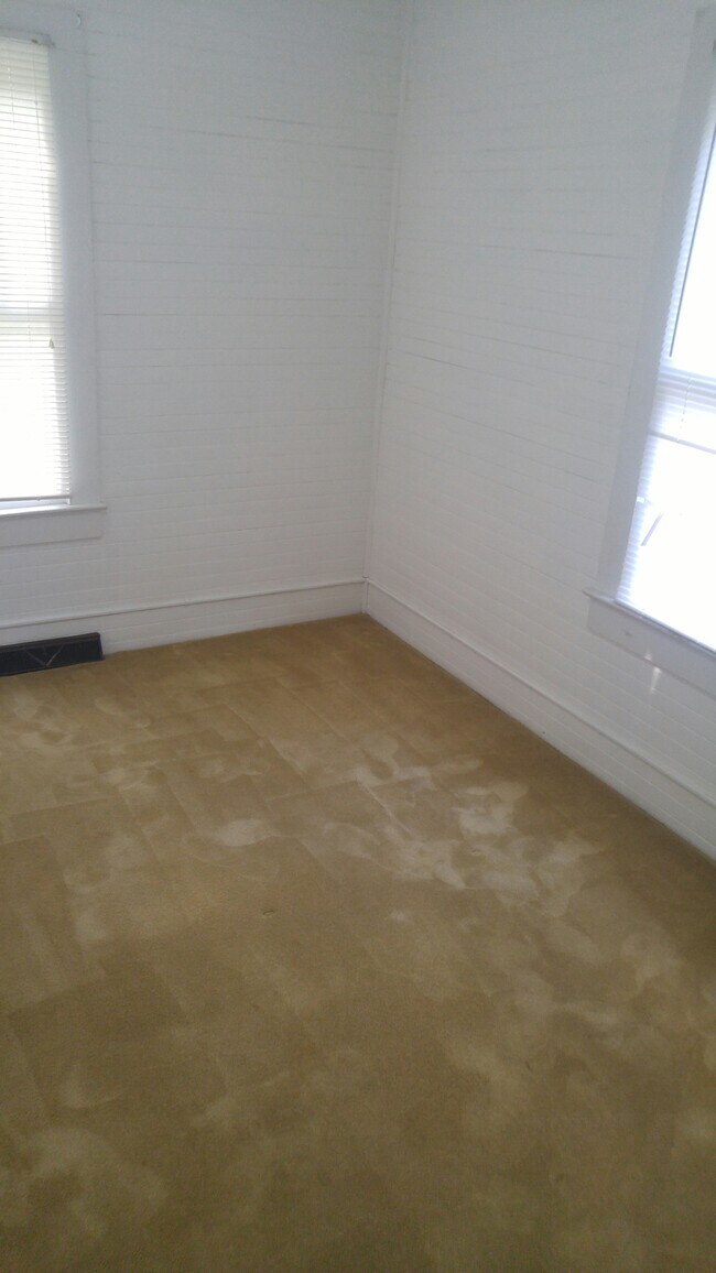 Building Photo - 2021 Webster Rd