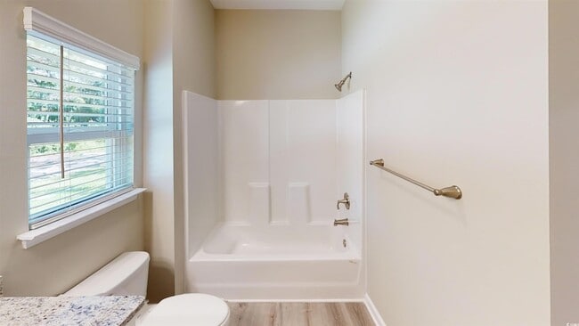 Building Photo - 14 Racquet Club Dr