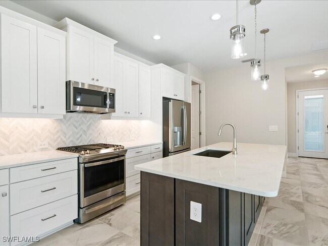 Building Photo - 2385 Ariane Dr