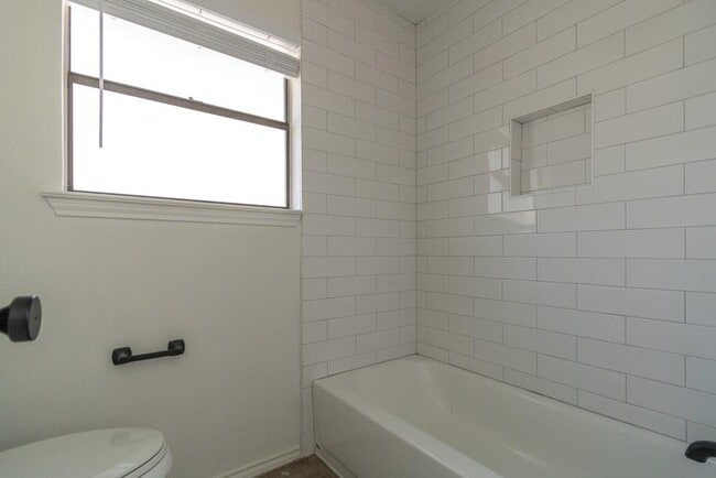 Building Photo - 5703 Shreveport Dr
