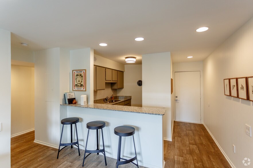 1BR, 1BA - 680 SF - The Sylvan