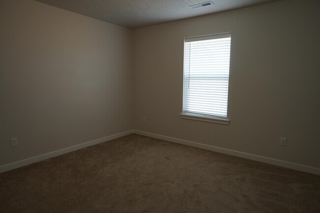 Building Photo - 1701 W Crystal Falls Ave