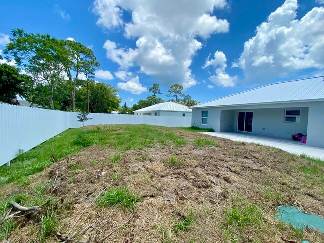 Building Photo - 5807 Raintree Trail