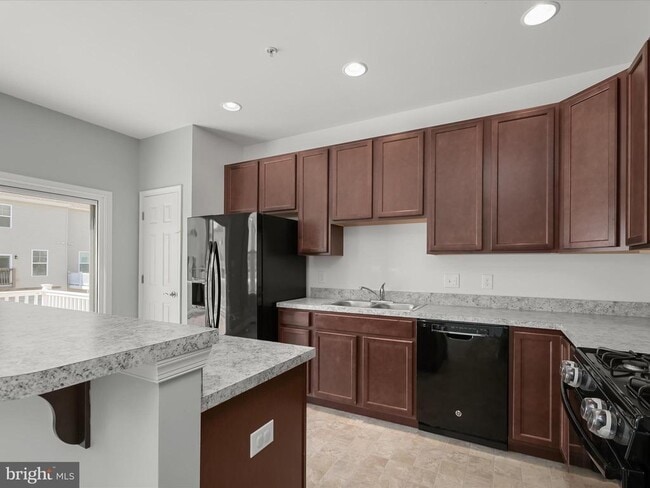 Building Photo - 415 Bodkin St