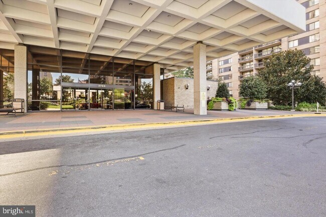 Building Photo - 3705 S George Mason Dr