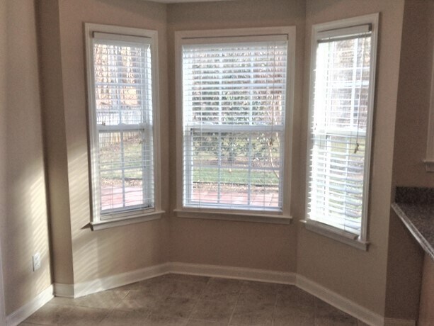 Building Photo - 8244 Chatham Oaks Dr