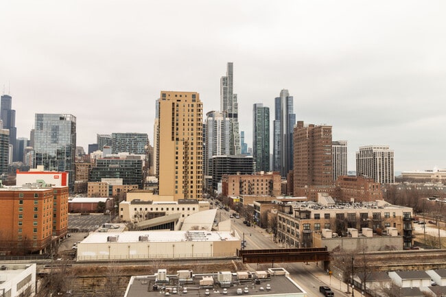 Building Photo - 1620 S Michigan Ave