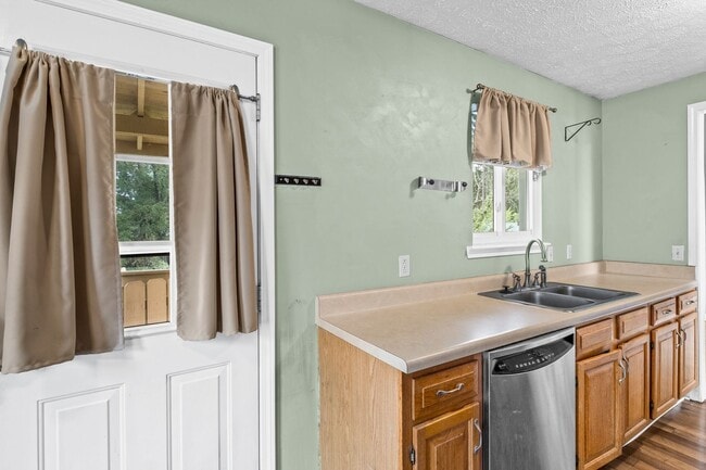 Building Photo - Three Bedroom Ranch in Franklin