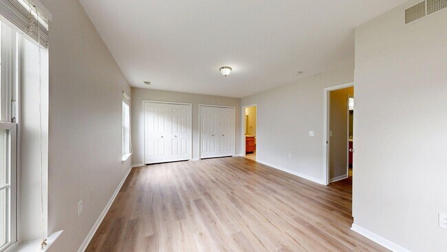 Building Photo - 2790 S Knightsbridge Cir