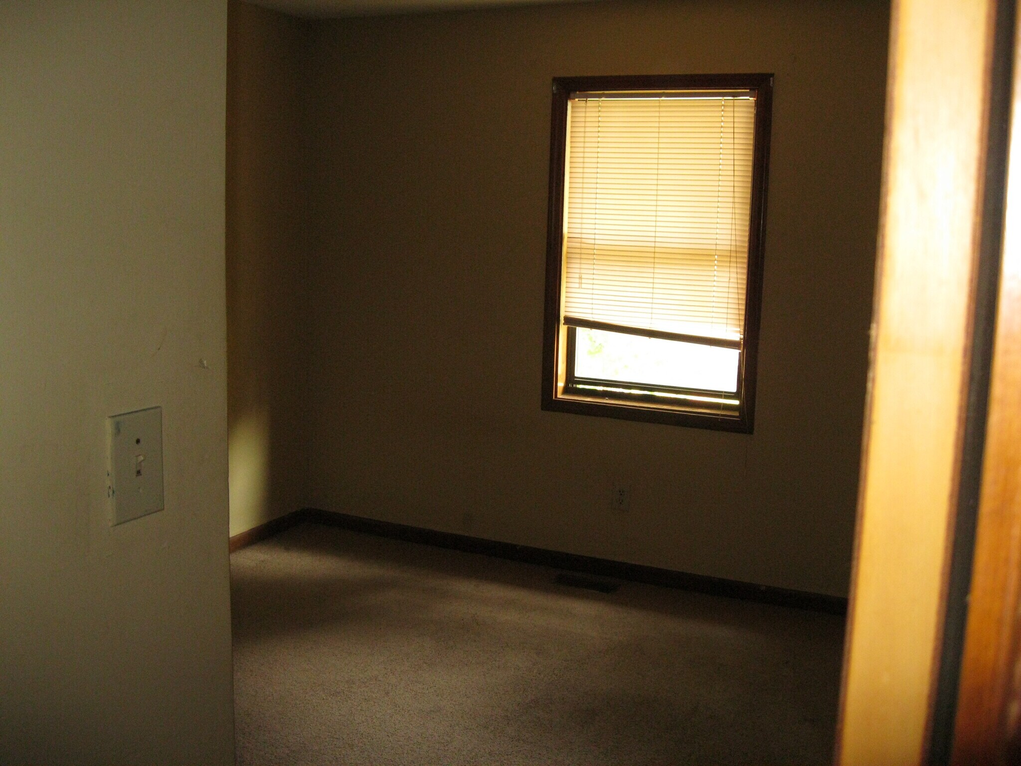 Building Photo - 927 Silverwood Dr