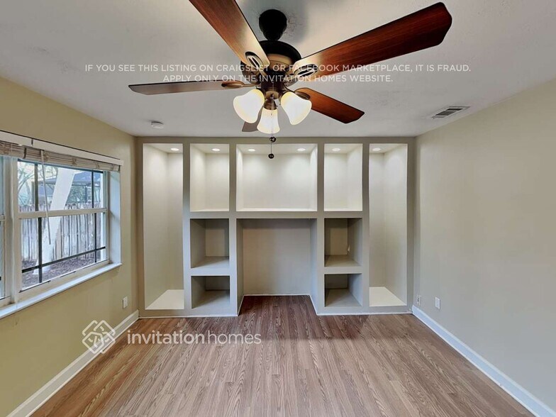 Building Photo - 5620 SW 119th Ave