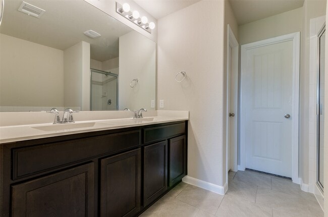 Building Photo - 2213 Del Mar Dr