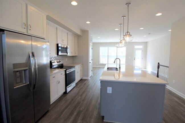 Building Photo - 3398 Monterey Dr