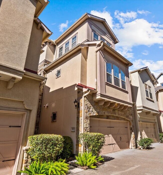 Building Photo - 931 W 23rd St