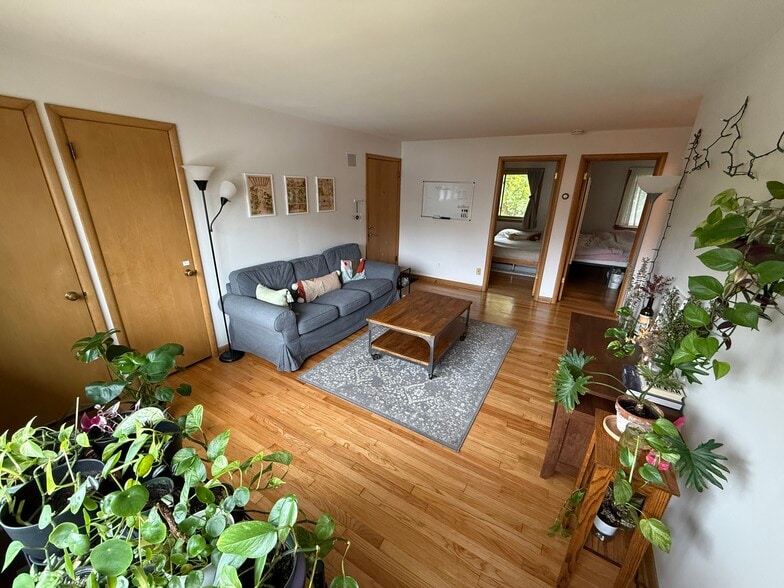 Building Photo - 910 High St