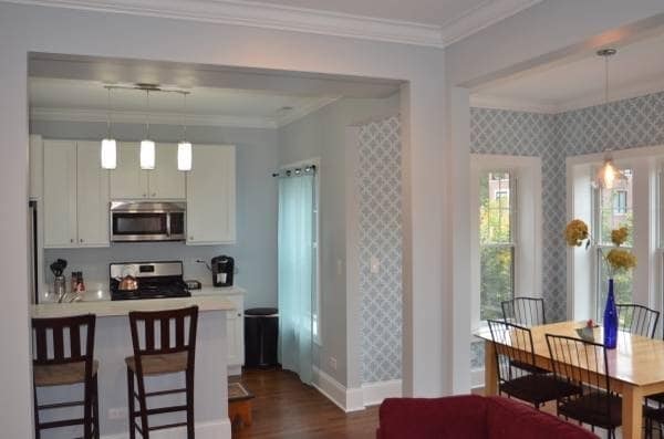 Building Photo - Luxury  3 bedroom duplex in Lakeview  www.CedarRealty.com