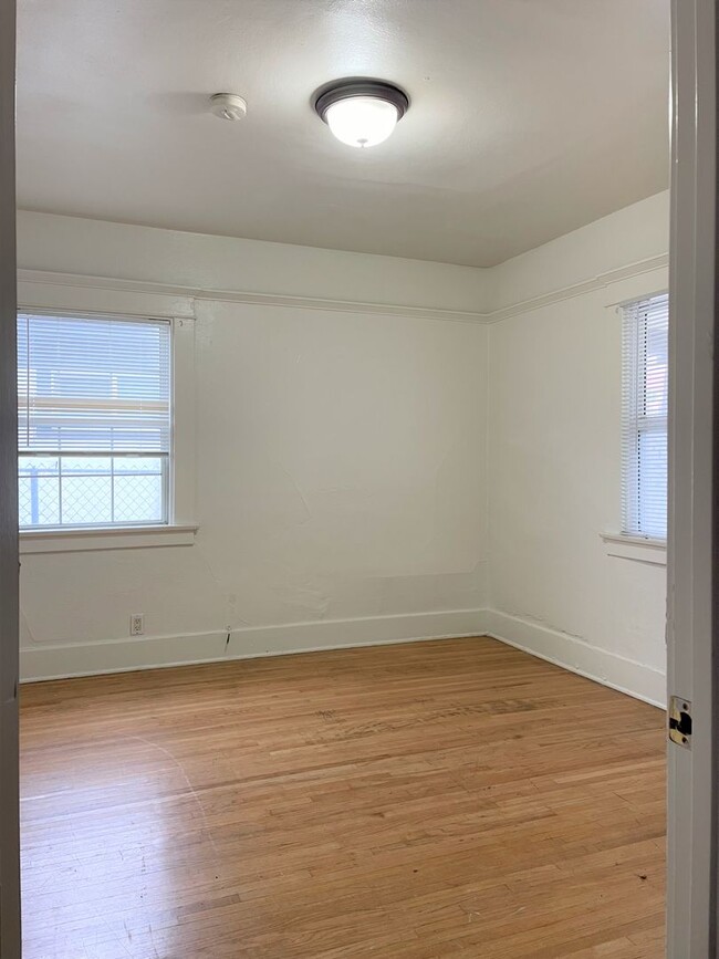 Building Photo - 449