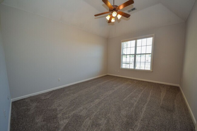 Building Photo - Great 3 bed, 2 bath home in Cordova with wonderful curb appeal.