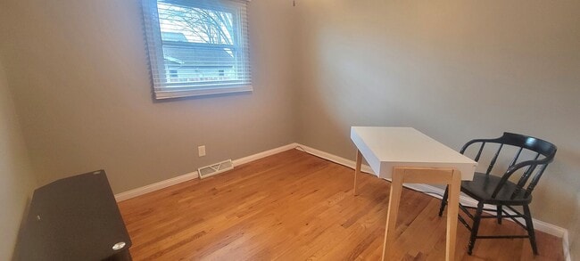 Building Photo - Small town Macon!