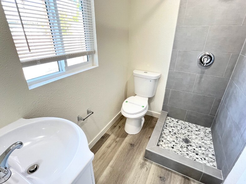 Building Photo - 5769 Eugene St