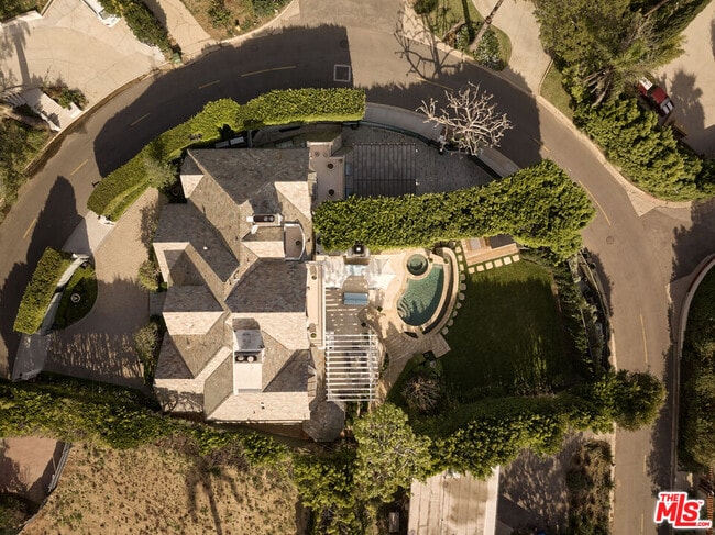 Building Photo - 541 Paseo Miramar