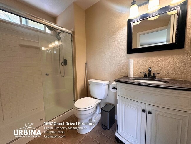 Building Photo - Spacious East Petaluma Home with Main-Floor Bedroom Suite