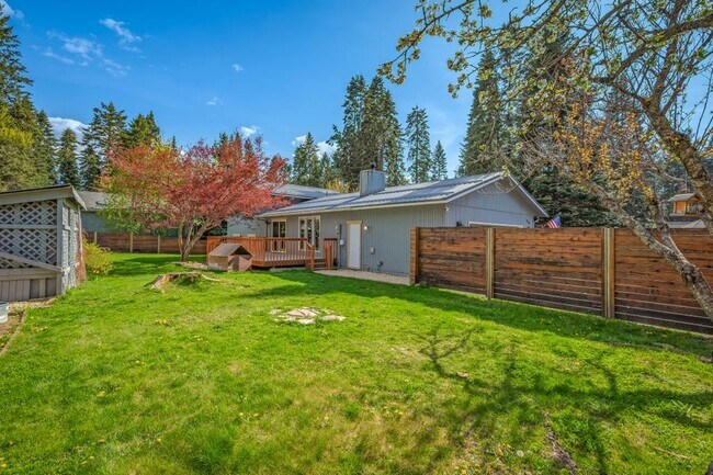 Building Photo - Emerald Estates 4 bed 2 bath with fenced yard