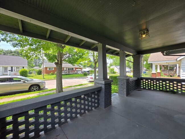 Building Photo - 2832 Rushland Dr
