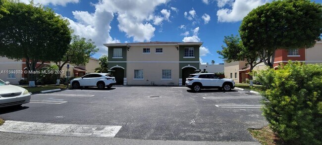 Building Photo - 18662 SW 100th Ave
