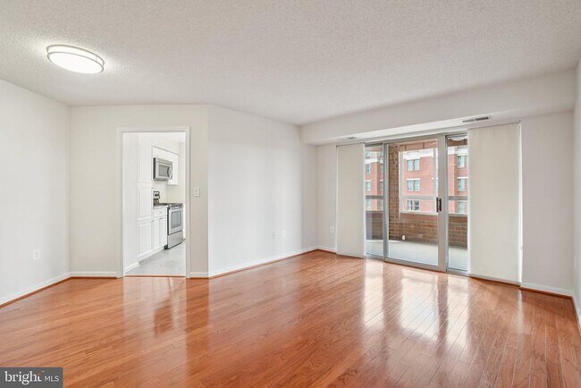 Building Photo - 2181 Jamieson Ave
