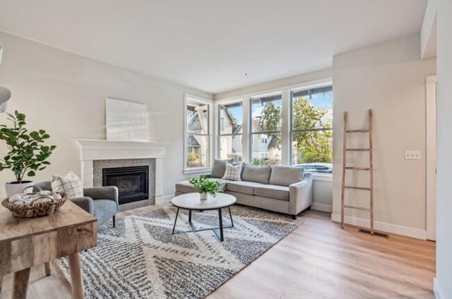 Building Photo - 217 Roosevelt Terrace