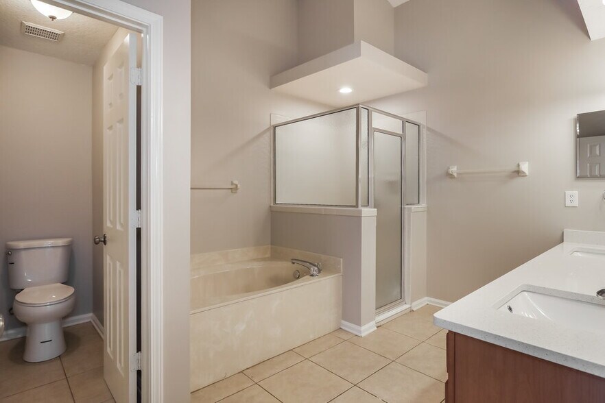 Building Photo - 179 Prince Phillip Dr
