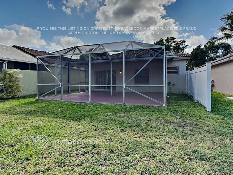 Building Photo - 4961 Pelican St