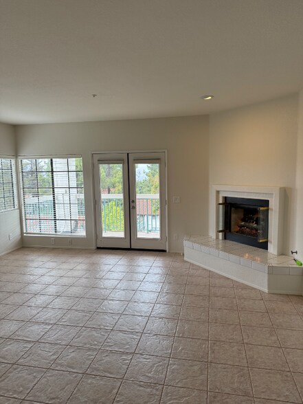 Building Photo - 16430 Avenida Venusto